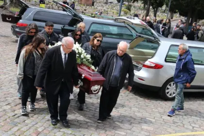 Dolor en el espectáculo: despidieron a Antonio Grimau en el Cementerio de la Chacarita