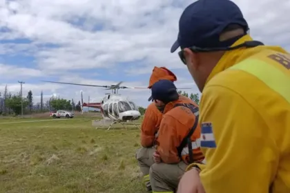 San Luis: bomberos trabajan para rescatar a un hombre herido en el filo de las sierras
