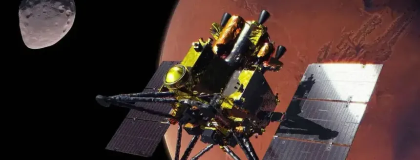 Una sonda espacial con paneles solares frente a Marte y una de sus lunas.