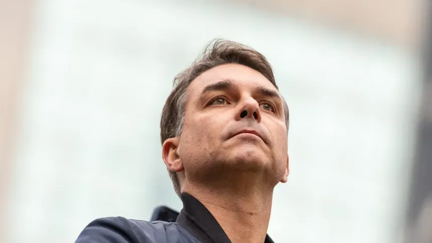 Flávio Bolsonaro en un retrato de primer plano.