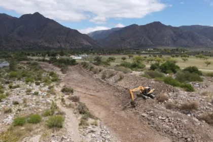 San Luis: construyeron defensas de dos metros para evitar desbordes del río Luján