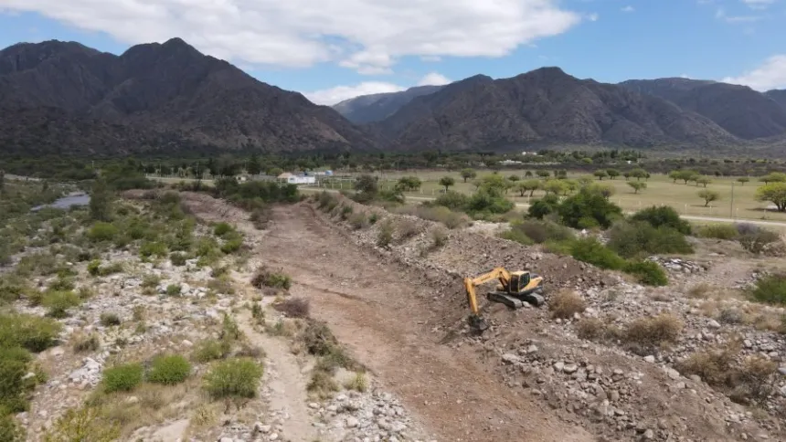 San Luis: construyeron defensas de dos metros para evitar desbordes del río Luján