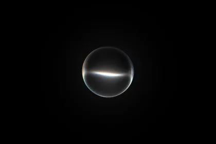 Esfera luminosa de Siri sobre un fondo negro.