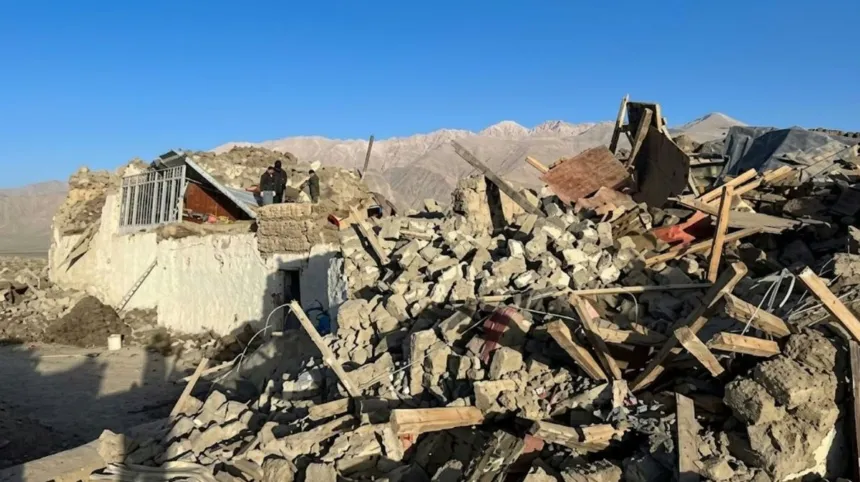 Made in China: un terremoto de 7,1 dejó 16 muertos y al menos 80 heridos